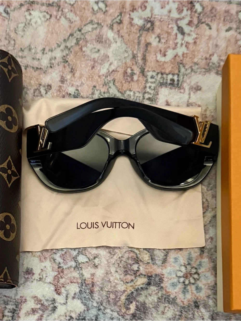 Oversized Black Statement Sunglasses 🖤